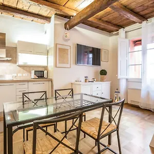 https://palazzo-bocchi-the-place-apartments.emilia-romagnahotels.net